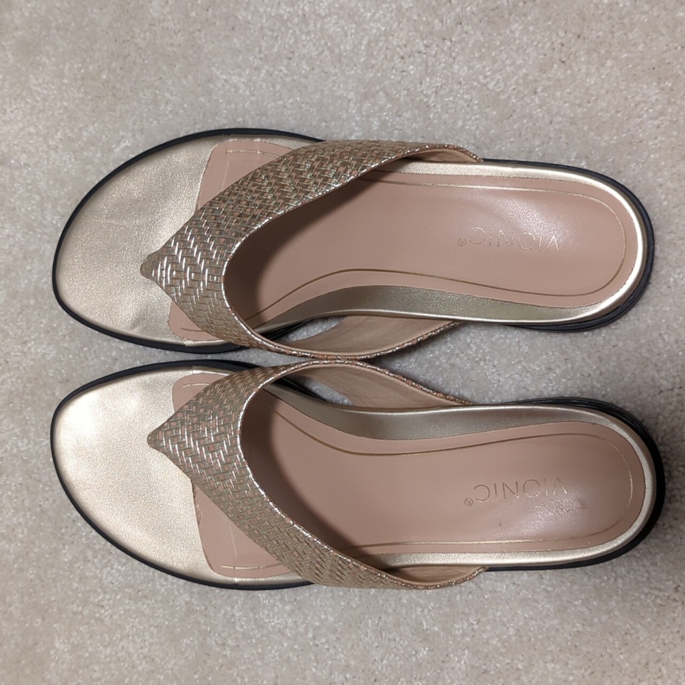 Vionic gold flip flops
